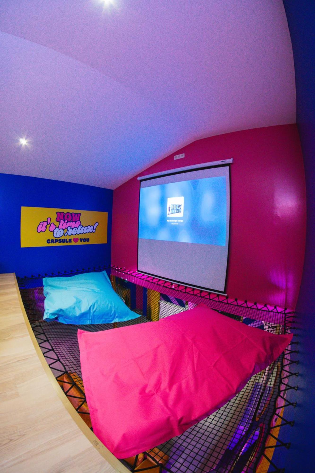 Capsule Boogie-Woogie - Jacuzzi - Sauna - Billard - Jeux - Ecran Geant - Filet Suspendu - Netflix La Louviere Exterior photo