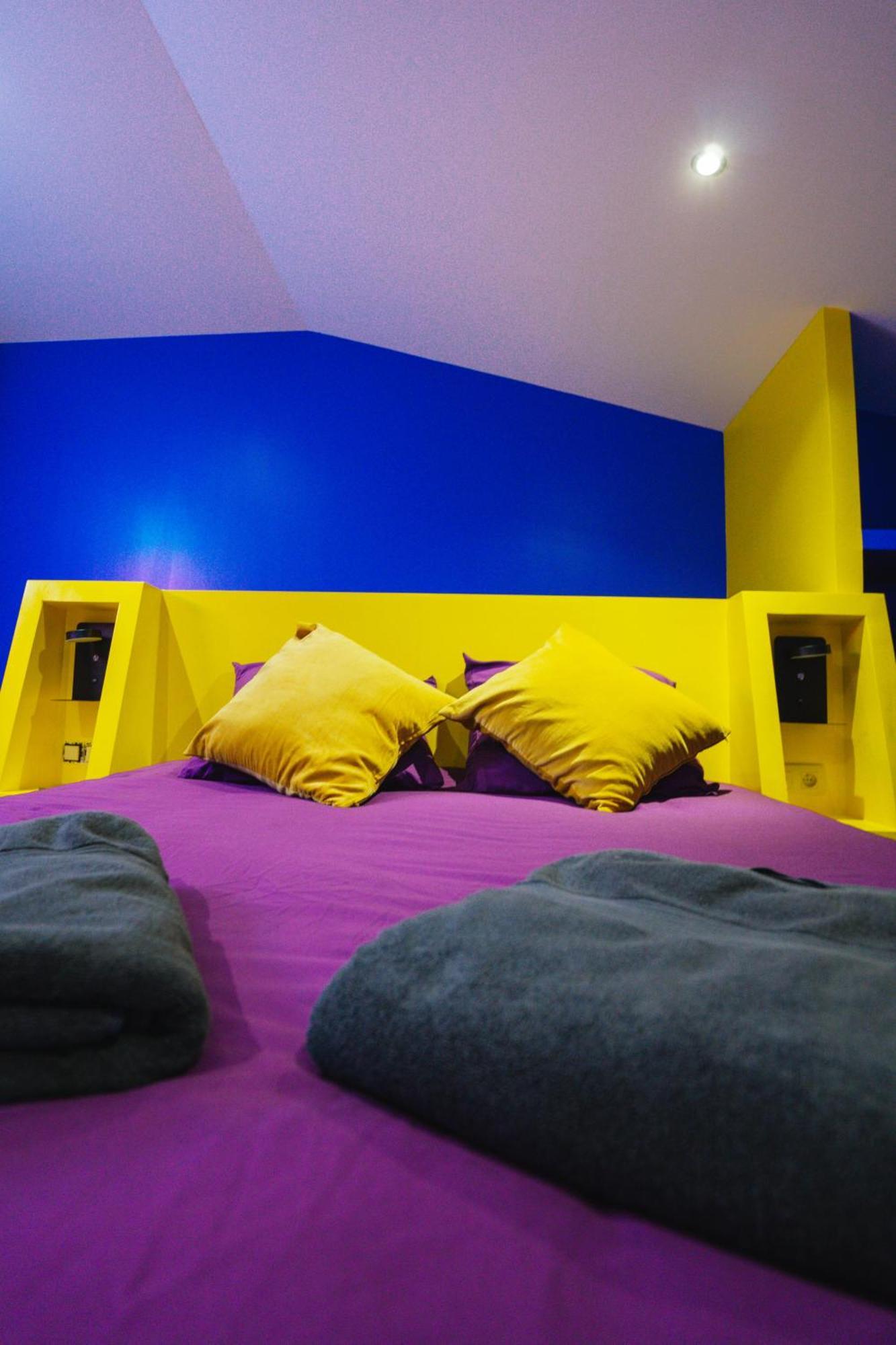 Capsule Boogie-Woogie - Jacuzzi - Sauna - Billard - Jeux - Ecran Geant - Filet Suspendu - Netflix La Louviere Exterior photo