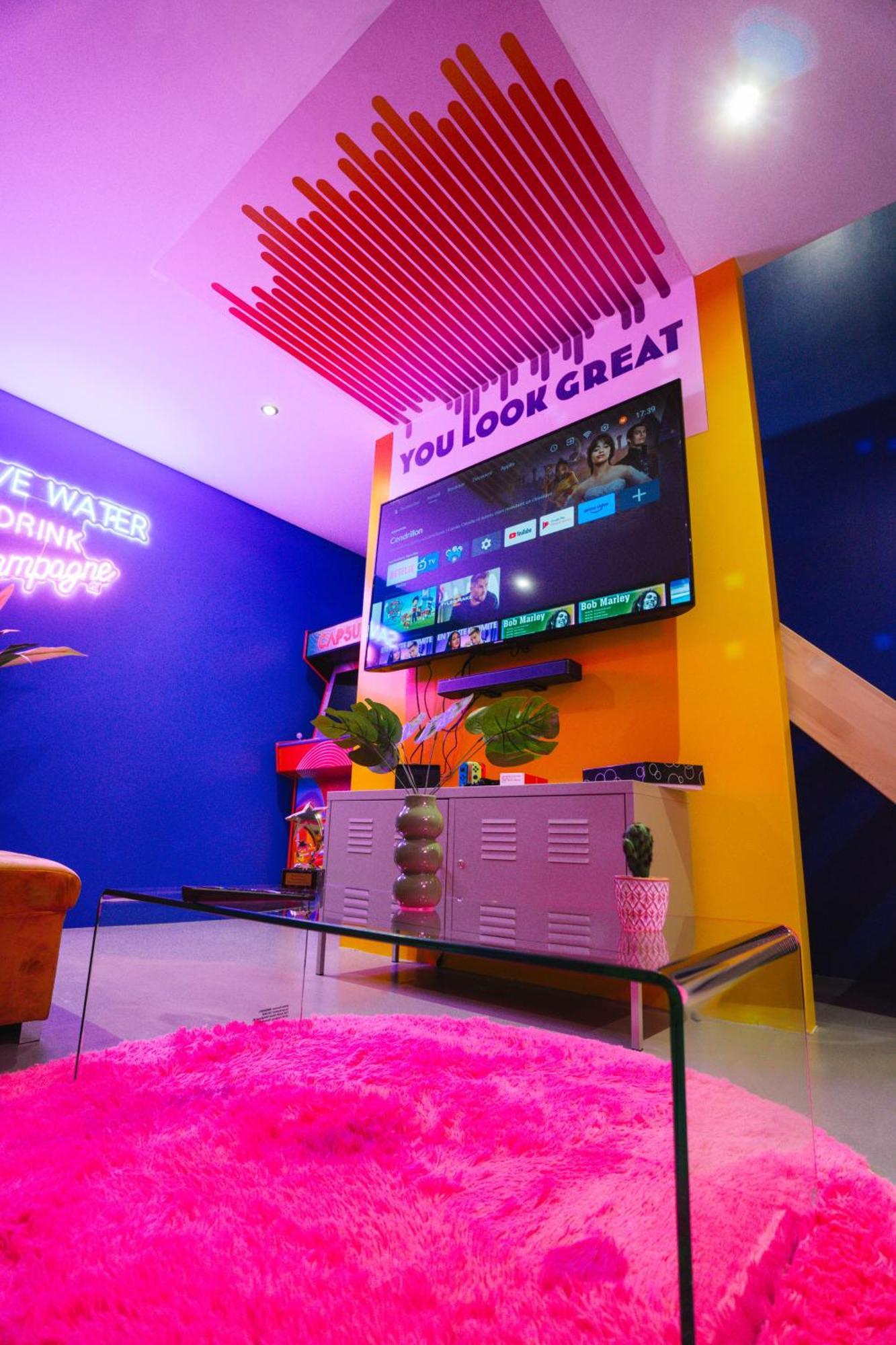 Capsule Boogie-Woogie - Jacuzzi - Sauna - Billard - Jeux - Ecran Geant - Filet Suspendu - Netflix La Louviere Exterior photo