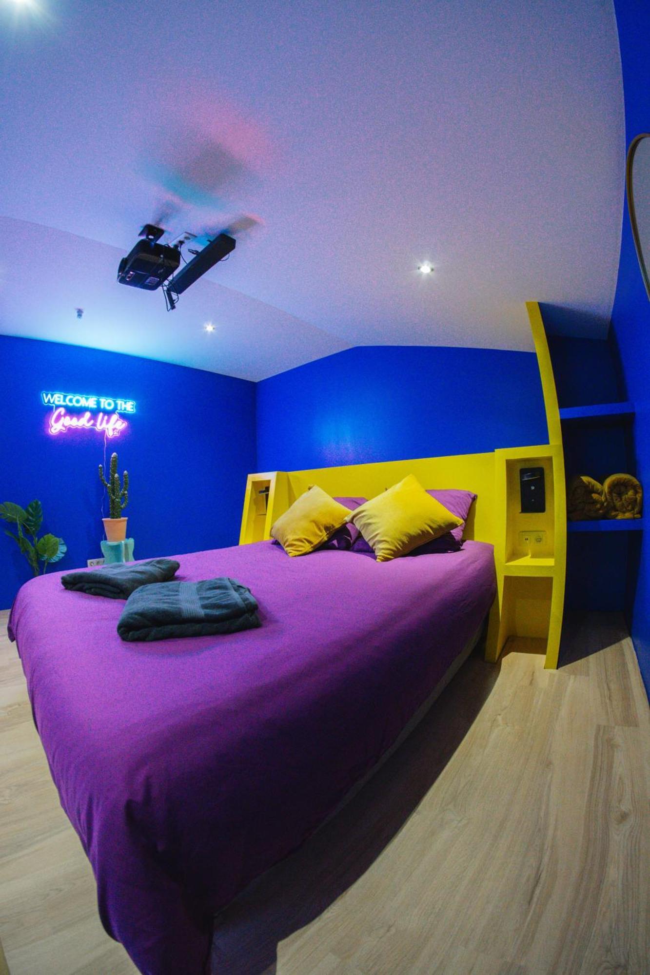 Capsule Boogie-Woogie - Jacuzzi - Sauna - Billard - Jeux - Ecran Geant - Filet Suspendu - Netflix La Louviere Exterior photo