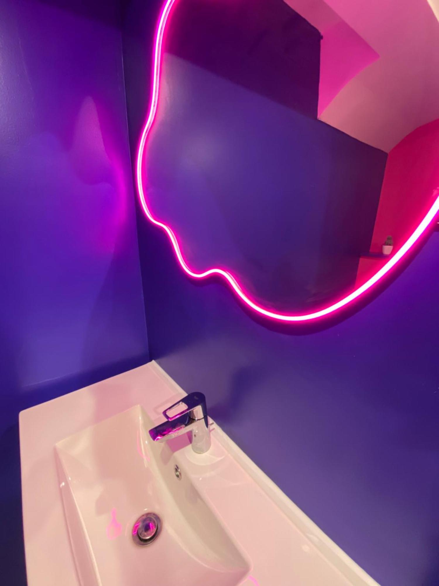 Capsule Boogie-Woogie - Jacuzzi - Sauna - Billard - Jeux - Ecran Geant - Filet Suspendu - Netflix La Louviere Exterior photo